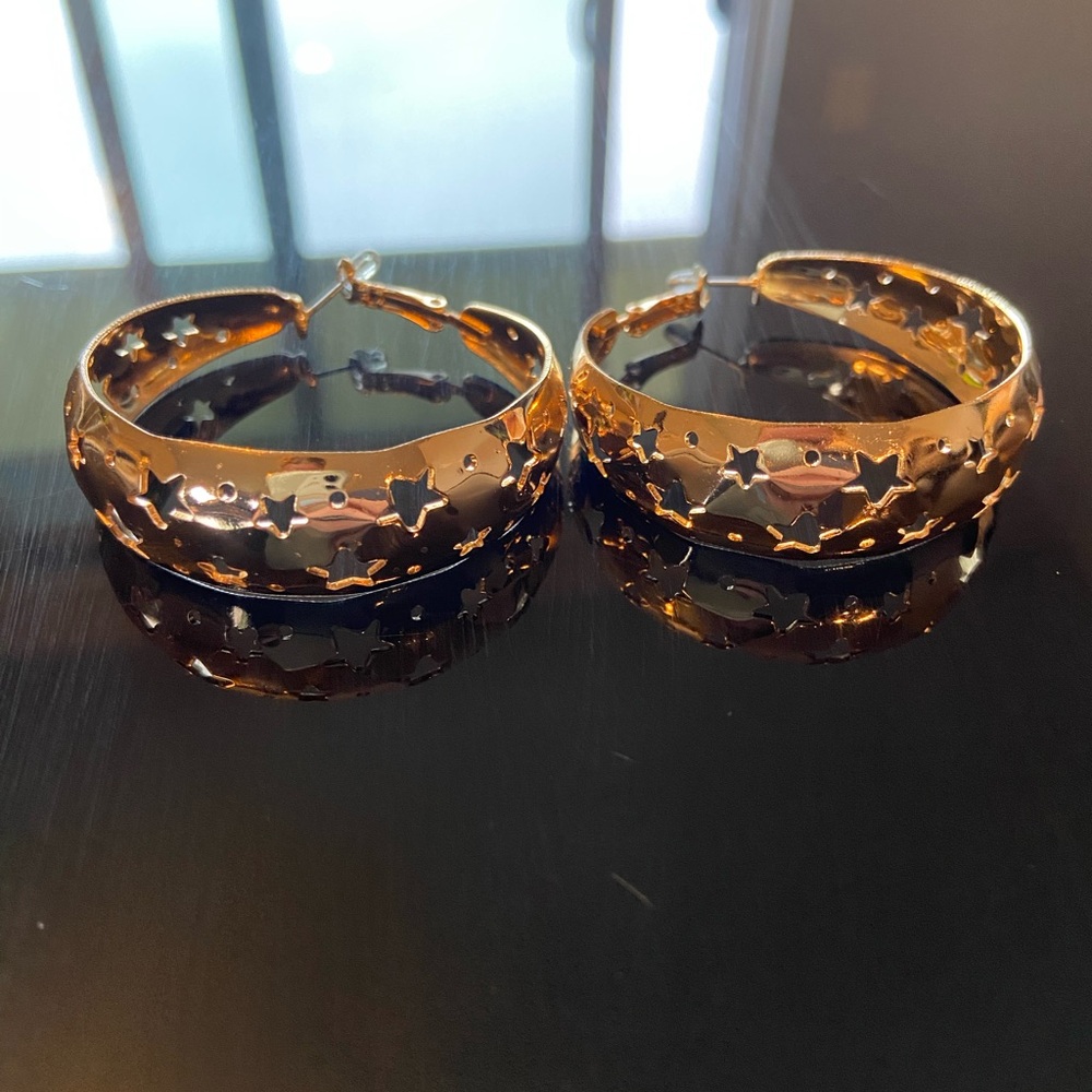 Hoop earrings w/ stars